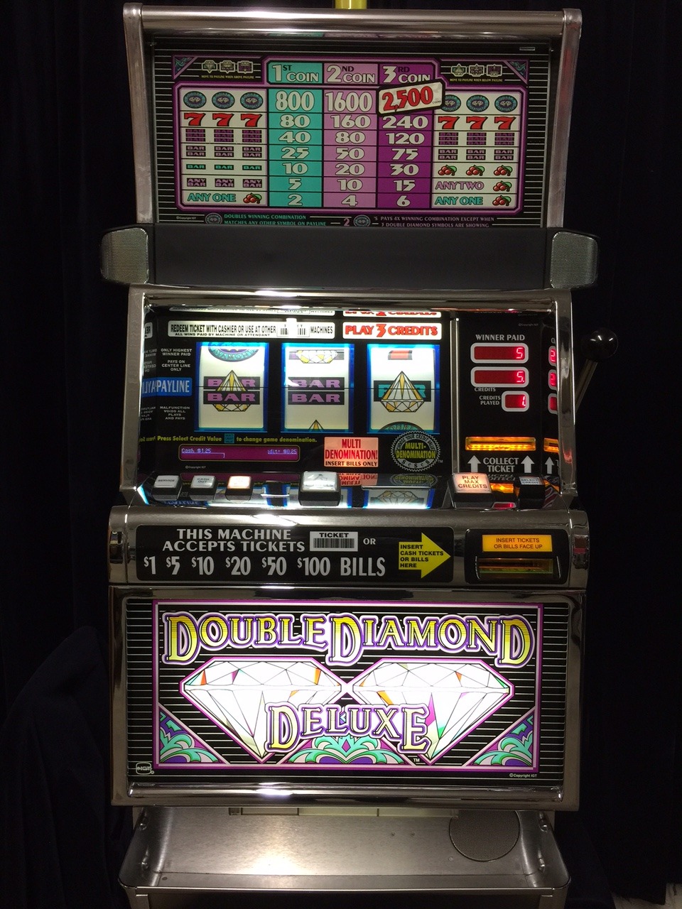 Diamond Deluxe Slot Machine Online
